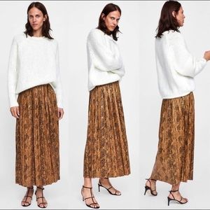 ZARA Snake Print Pleated Midi Skirt - Large